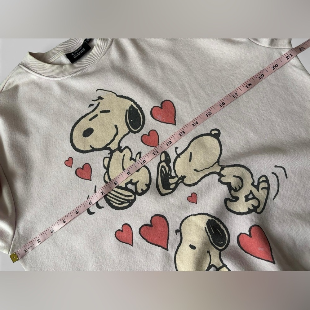 Peanuts Snoopy Graphic Sweatshirt Hearts Pink Beige Crewneck Size M - Picture 3 of 6